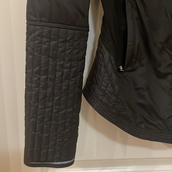 Lululemon black jacket (size 4 or 6) great condition - Picture 3 of 11